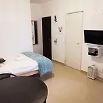 Quiet & Comfy Studio