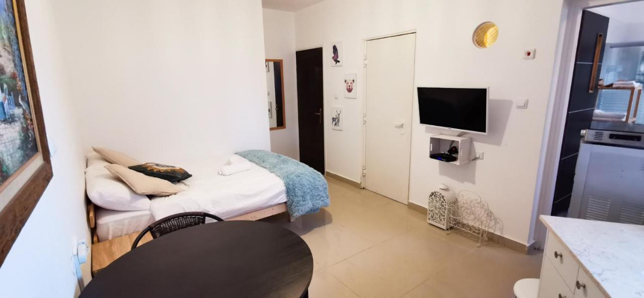 Quiet & Comfy Studio Apartment